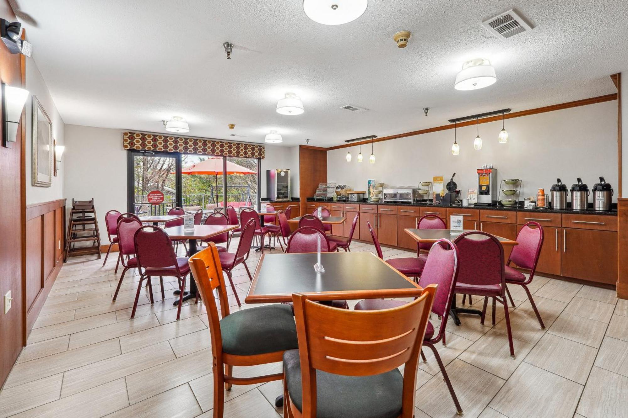 Quality Inn & Suites Доусонвилл Экстерьер фото