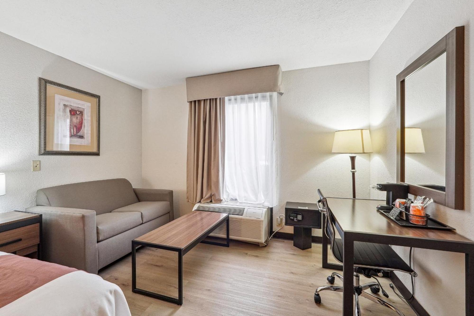 Quality Inn & Suites Доусонвилл Экстерьер фото
