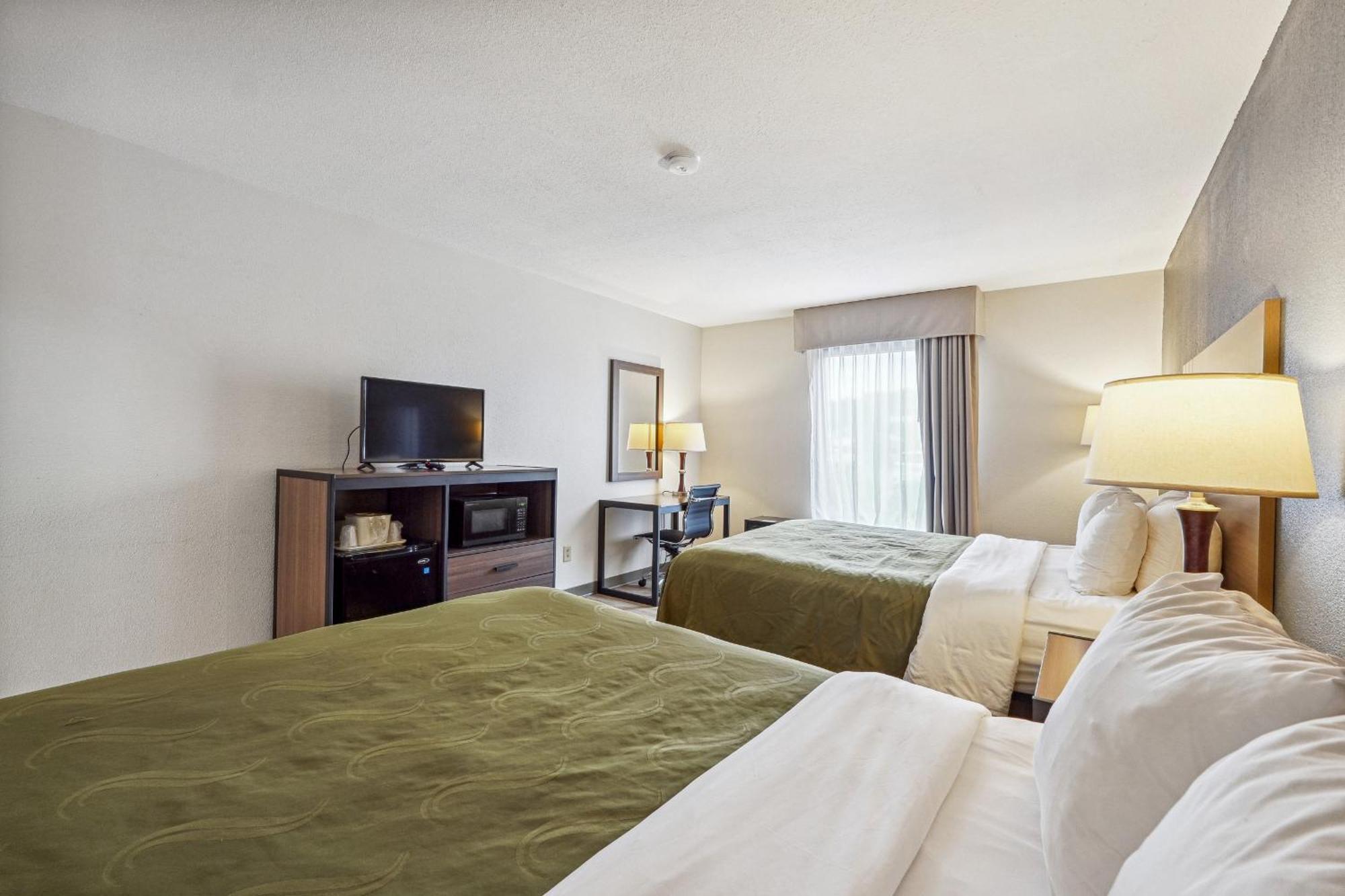 Quality Inn & Suites Доусонвилл Экстерьер фото