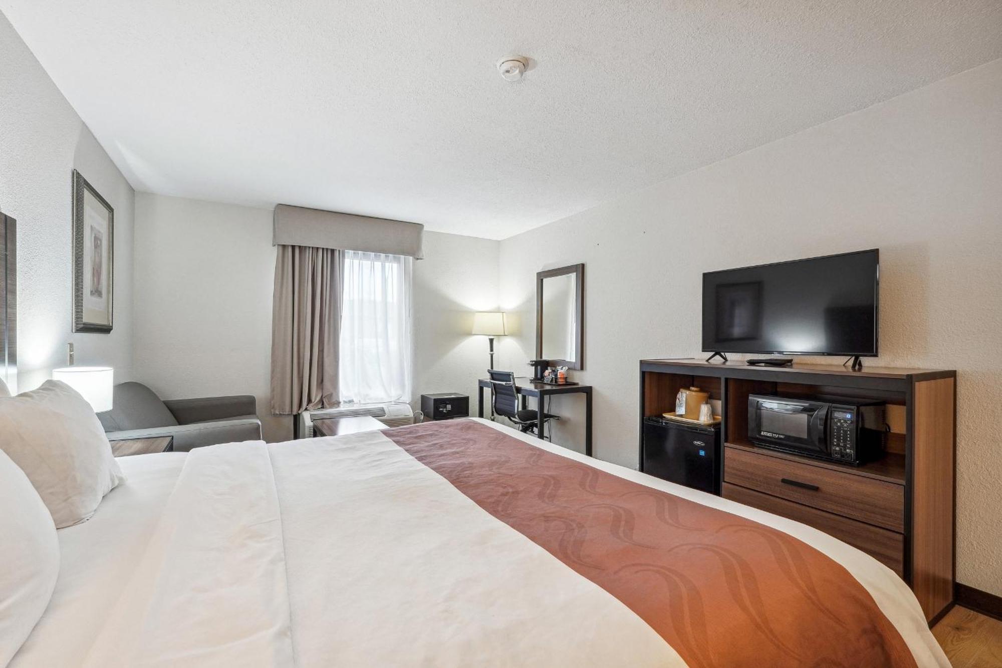Quality Inn & Suites Доусонвилл Экстерьер фото