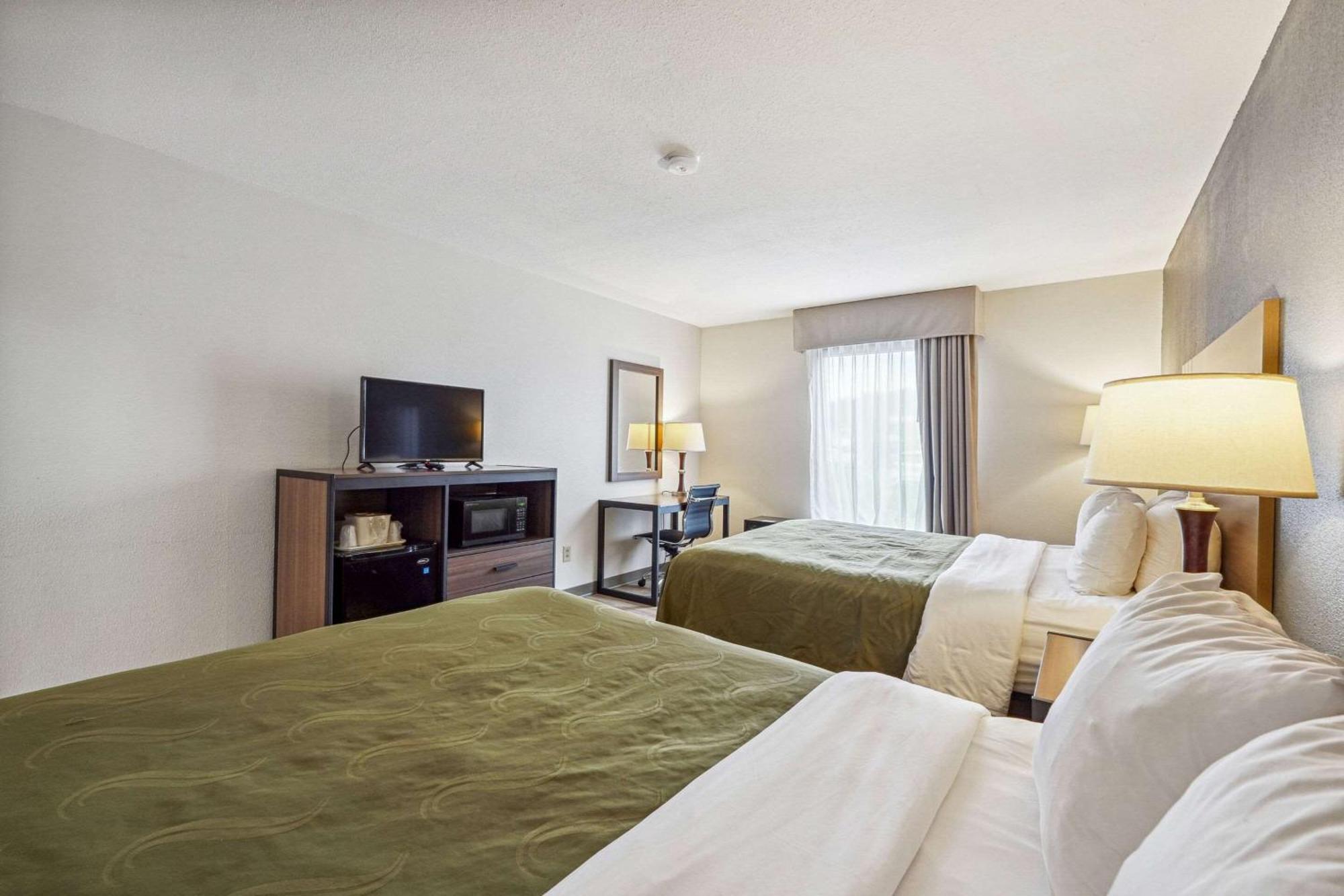 Quality Inn & Suites Доусонвилл Экстерьер фото