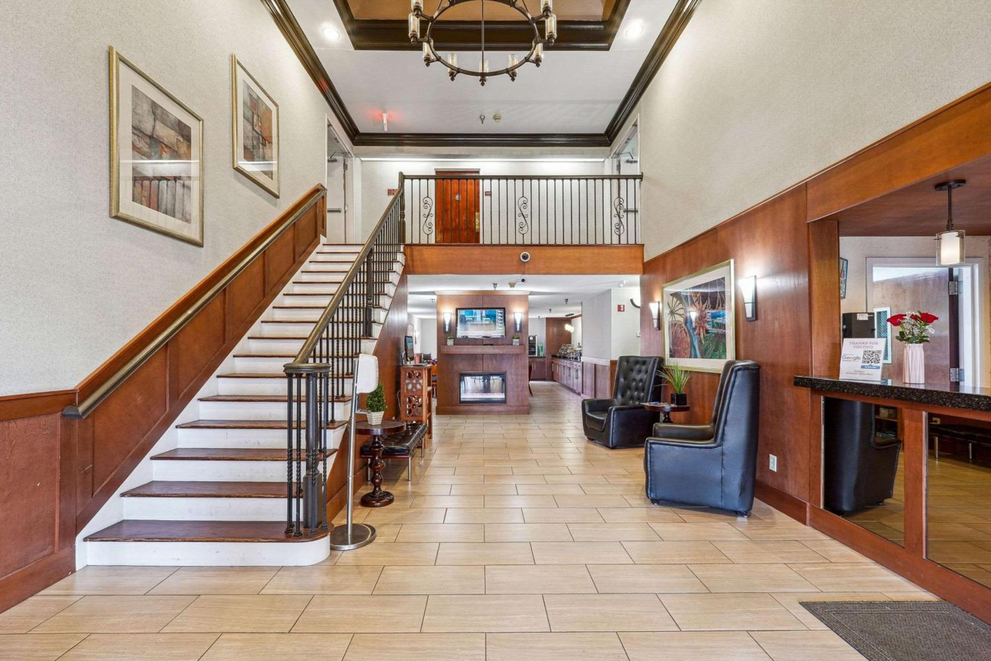 Quality Inn & Suites Доусонвилл Экстерьер фото