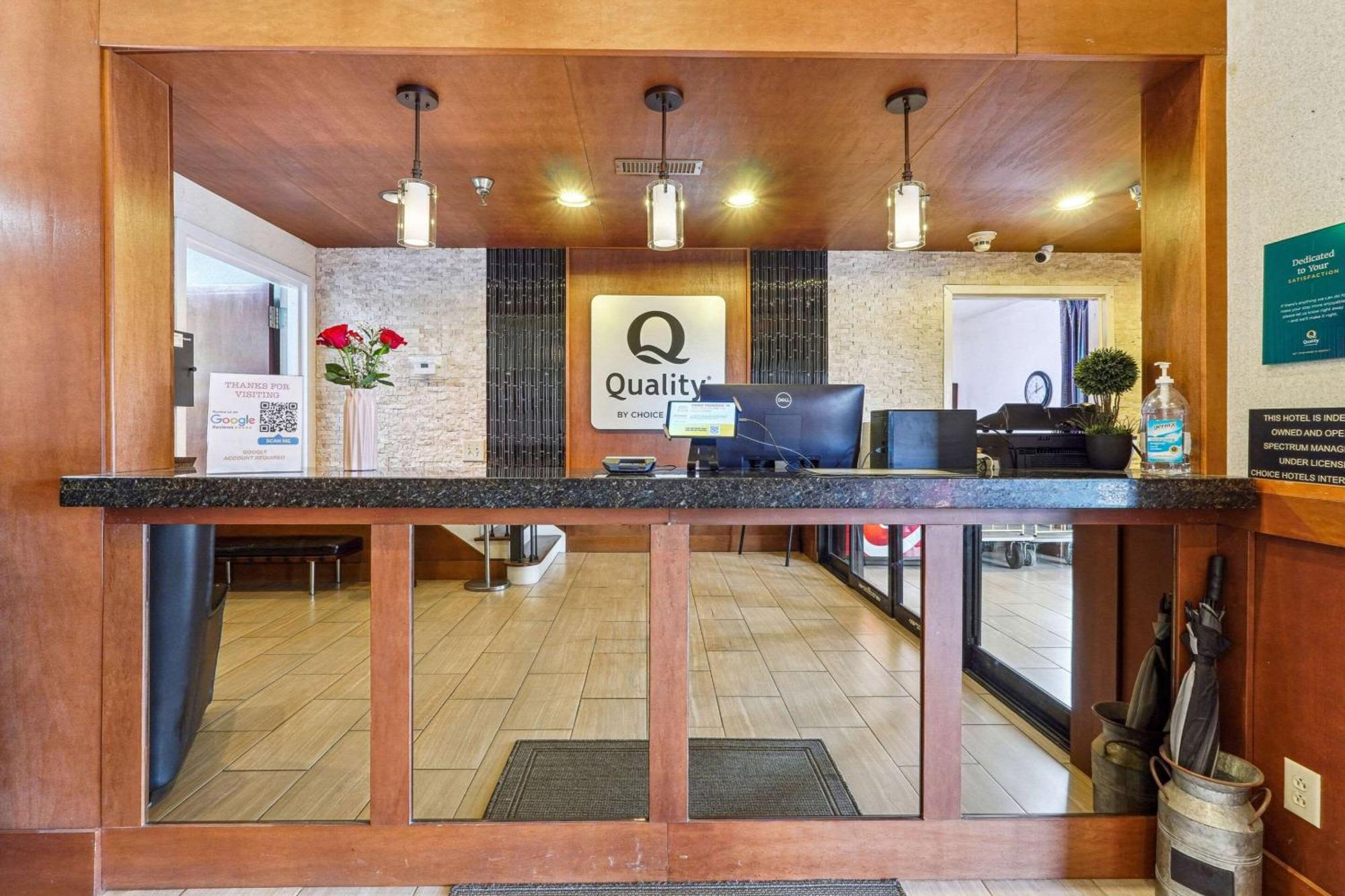 Quality Inn & Suites Доусонвилл Экстерьер фото